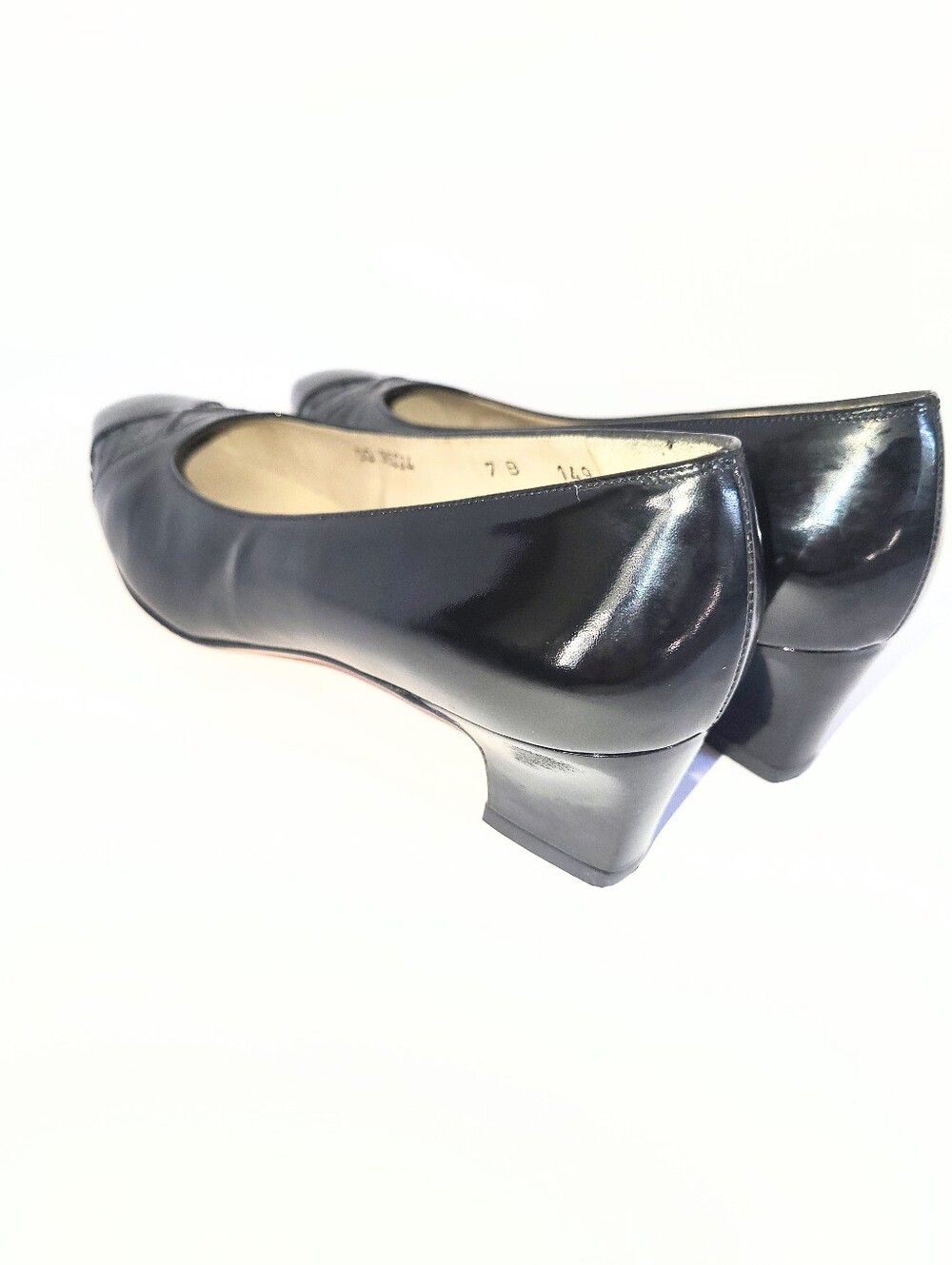 Salvatore Ferragamo Vintage 1980's Black Patent Leather Pumps Low Heel Size 7 - Picture 8 of 16
